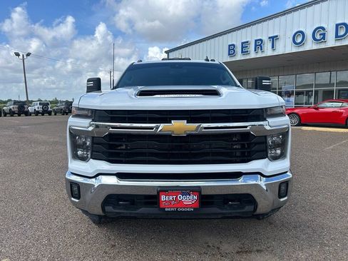 Used 2024 Chevrolet Silverado 3500 LT w/ Convenience Package AWD/4WD image 2