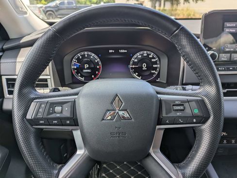Used 2024 Mitsubishi Outlander FWD image 18