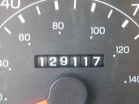 Used 2000 Ford F350 Lariat image 9