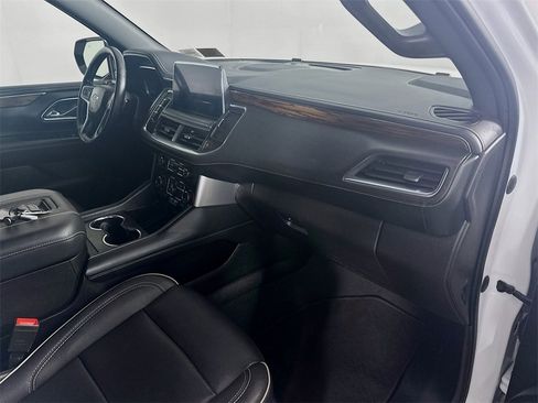 Used 2023 Chevrolet Suburban Premier image 31