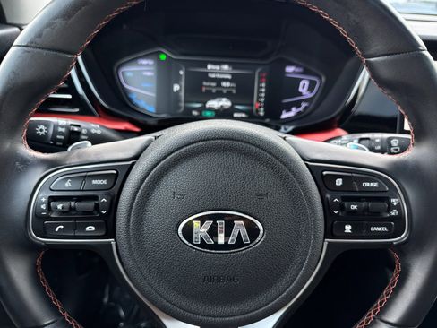 Used 2020 Kia Niro Touring image 28