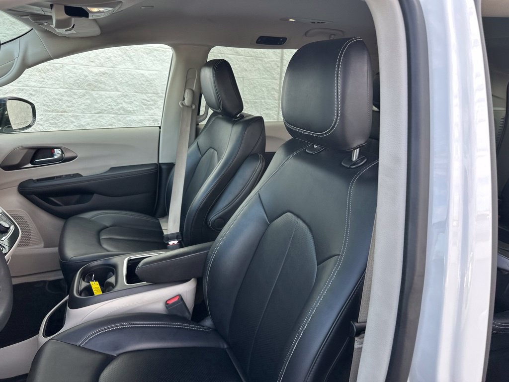 Used 2024 Chrysler Pacifica Limited FWD image 7