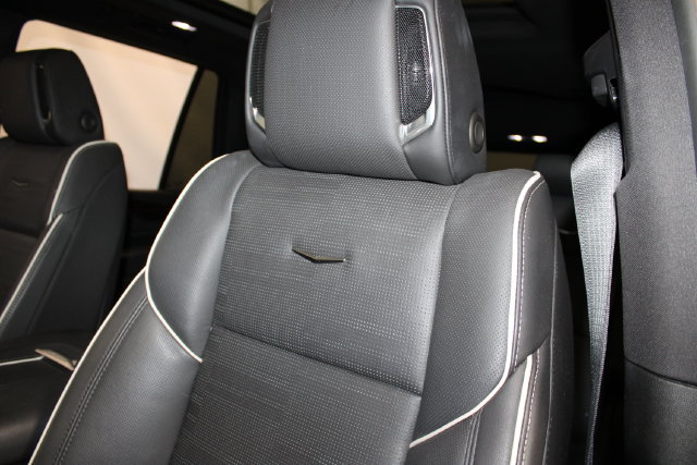 Used 2024 Cadillac Escalade Premium Luxury w/ Performance Package AWD/4WD image 8