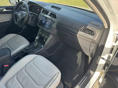 Used 2019 Volkswagen Tiguan SEL Premium image 29