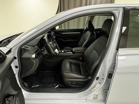 Used 2023 Nissan Altima 2.5 SR w/ SR Premium Package image 10