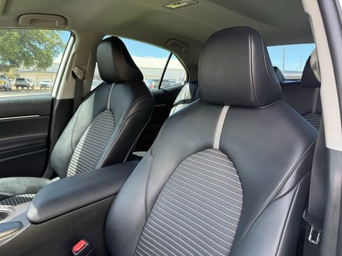 Used 2022 Toyota Camry SE image 8
