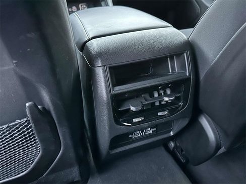 Used 2024 Jeep Grand Cherokee Laredo image 13