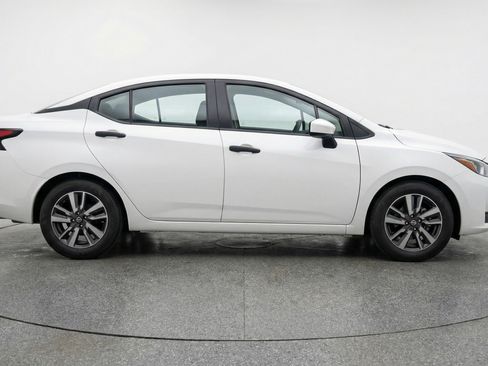 Used 2025 Nissan Versa SV FWD image 11