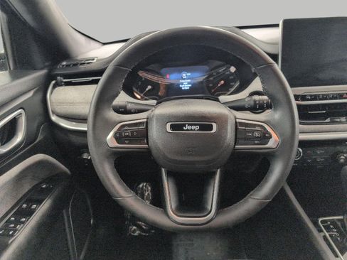 Used 2023 Jeep Compass Latitude AWD/4WD image 5