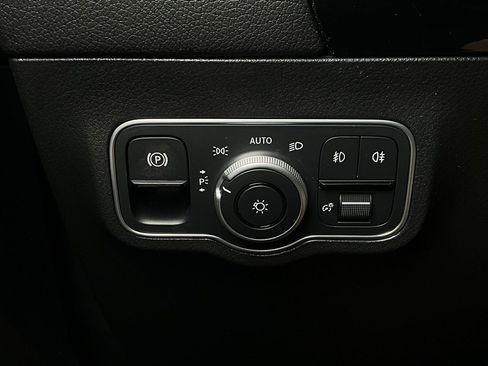 Used 2025 Mercedes-Benz GLA 250 image 25