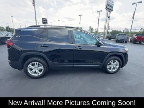 Used 2024 GMC Terrain SLE w/ Driver Convenience Package AWD/4WD image 9