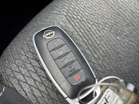 Used 2025 Nissan Rogue SV FWD image 21