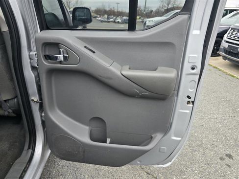 Used 2019 Nissan Frontier SV image 31