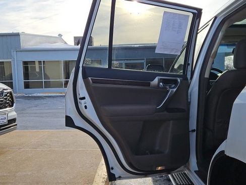 Used 2018 Lexus GX 460 image 18