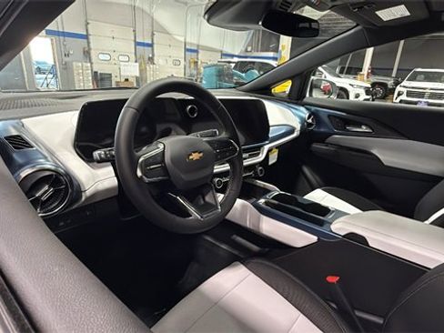 New 2026 Chevrolet Equinox EV LT image 9