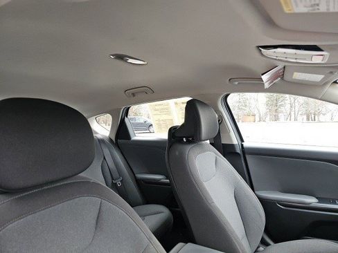 Used 2025 Kia K4 LXS image 13