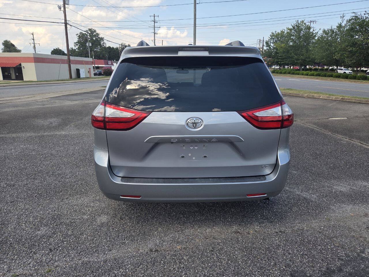 Used 2017 Toyota Sienna LE FWD image 4