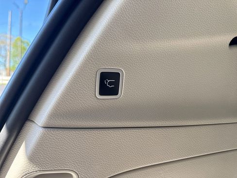 Used 2024 Chrysler Pacifica Touring-L FWD image 21