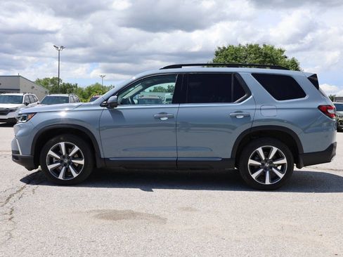 Used 2025 Honda Pilot Touring image 8