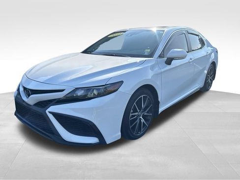 Used 2023 Toyota Camry SE w/ Cold Weather Package FWD image 1