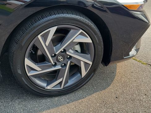 Used 2025 Hyundai Elantra Limited FWD image 6