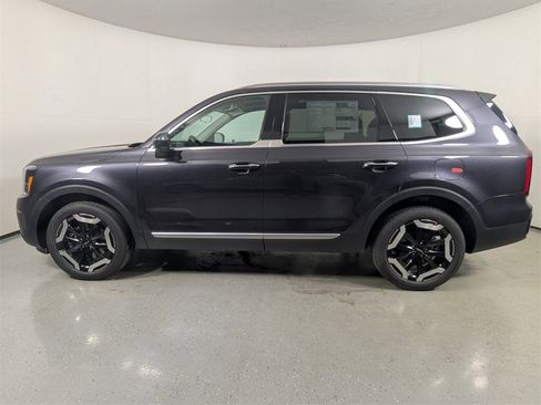 New 2025 Kia Telluride S image 4