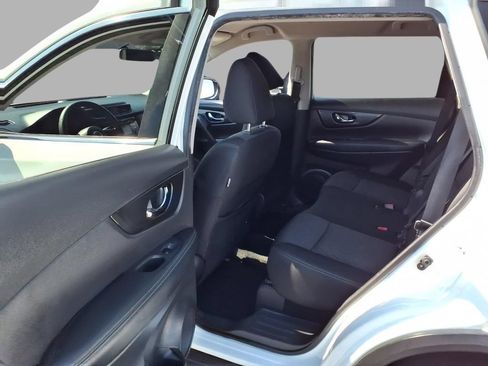 Used 2017 Nissan Rogue SV FWD image 22