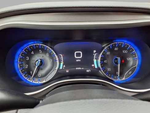 Certified 2023 Chrysler Pacifica Touring-L FWD image 16