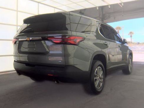 Used 2022 Chevrolet Traverse LT FWD image 4