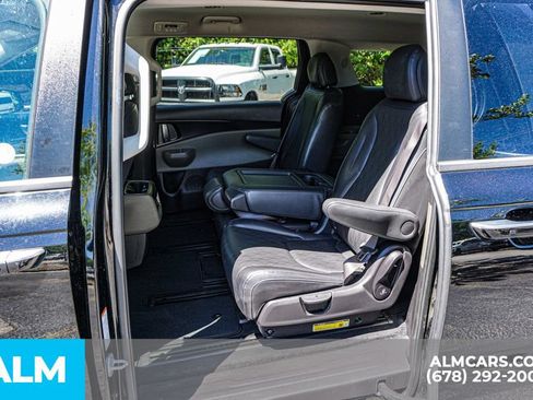 Used 2025 Kia Carnival FWD image 20