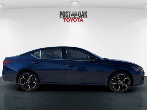 Used 2023 Nissan Altima 2.5 SR w/ SR Premium Package image 8