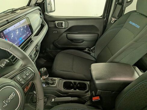 Certified 2025 Jeep Wrangler Unlimited Rubicon 4xe w/ Convenience Group AWD/4WD image 28
