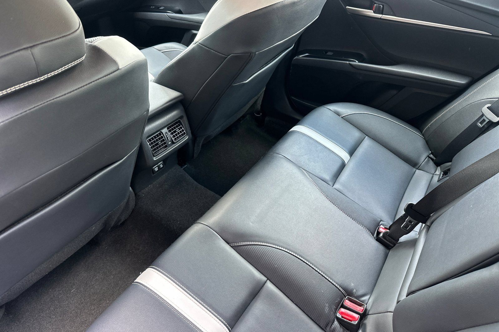 Used 2025 Toyota Camry SE FWD image 14