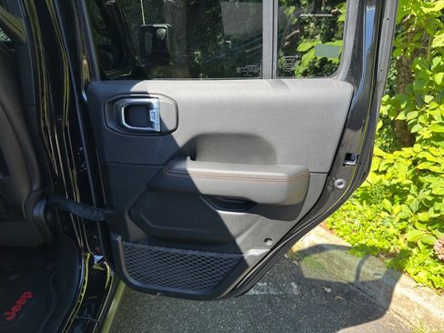 Used 2021 Jeep Gladiator Mojave w/ Dual Top Group image 21