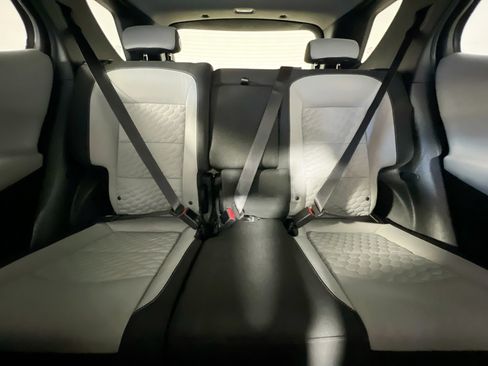 Used 2018 Chevrolet Equinox LS image 32