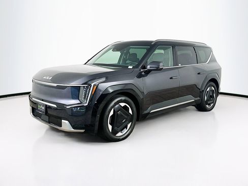 Used 2024 Kia EV9 Land AWD/4WD image 3