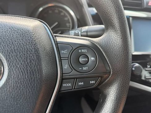 Used 2018 Toyota Camry LE FWD image 16