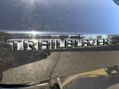 Used 2023 Chevrolet TrailBlazer RS image 31