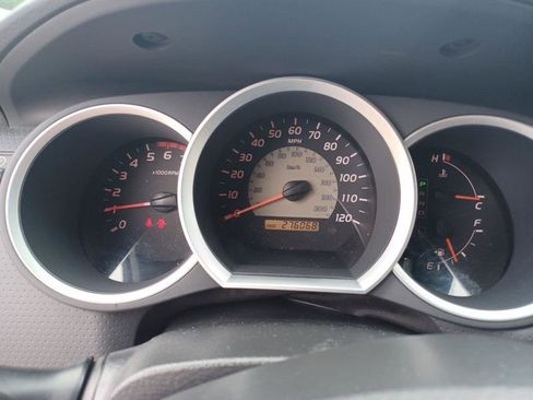 Used 2005 Toyota Tacoma PreRunner image 8