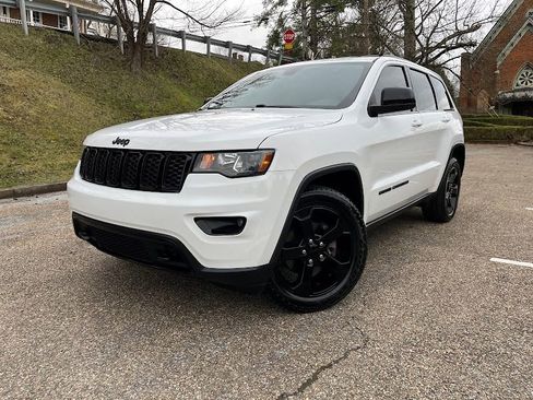 Used 2018 Jeep Grand Cherokee Laredo image 54
