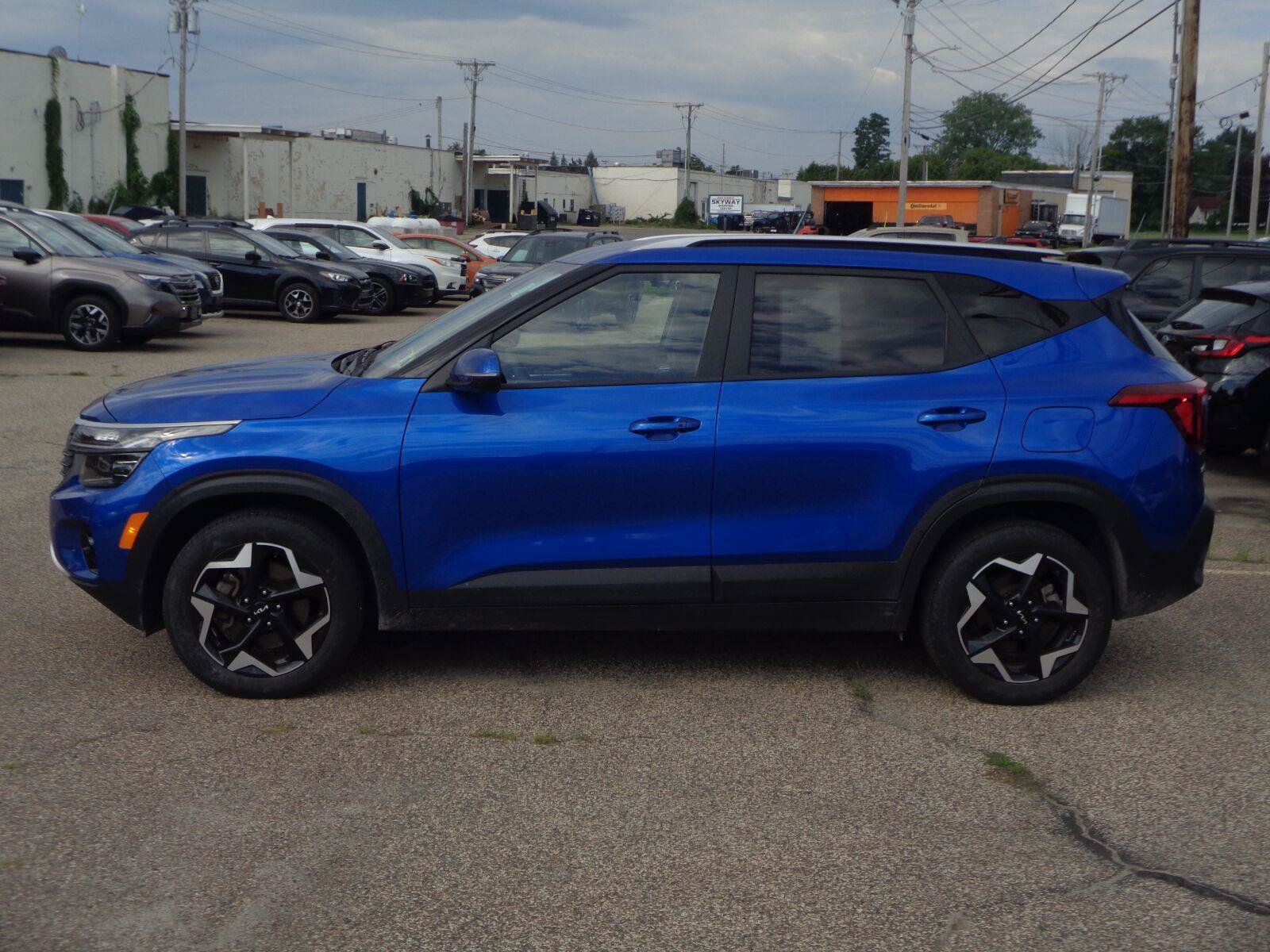 Used 2025 Kia Seltos S AWD/4WD image 5
