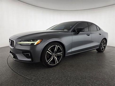 Used 2019 Volvo S60 T5 R-Design image 26