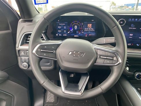 Used 2025 Chevrolet Suburban Z71 image 19