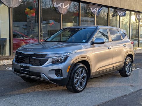 Used 2025 Kia Seltos LX image 2