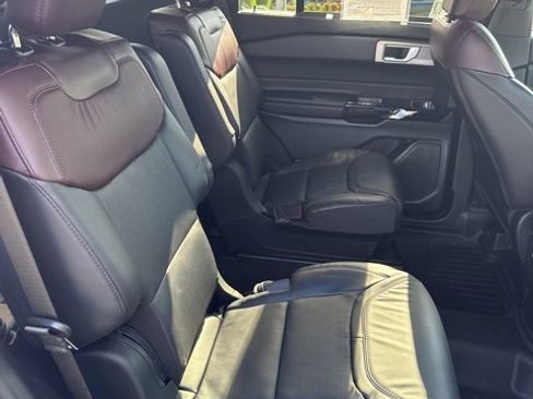 Used 2023 Ford Explorer Platinum w/ Class IV Trailer Tow Package image 12