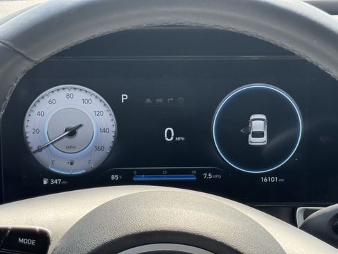Used 2025 Hyundai Elantra Limited FWD image 17