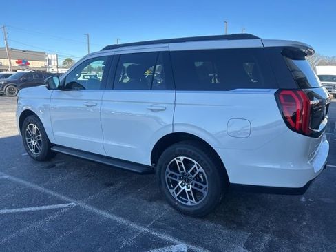 New 2026 Ford Expedition Active image 4