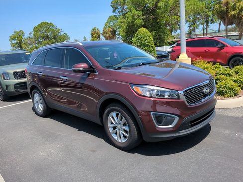 Used 2017 Kia Sorento FWD w/ LX Convenience Package image 2