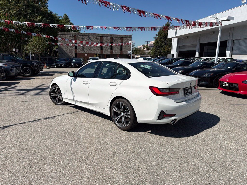 Used 2022 BMW 330i Sedan w/ Driving Assistance Package RWD image 3