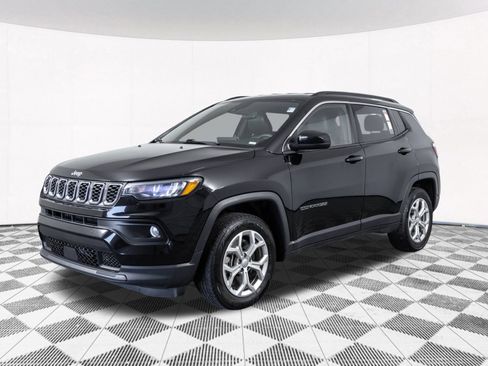 Used 2024 Jeep Compass Latitude AWD/4WD image 10